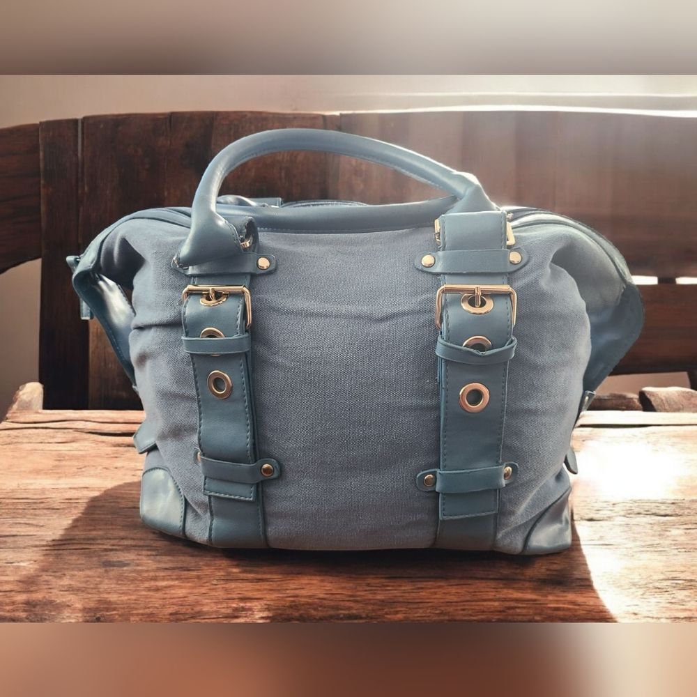 Women's Large Robin Blue Shoulder Bag Silver Hardware Lots of Storage